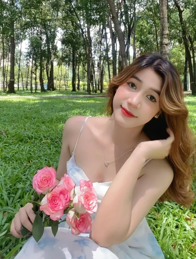 Ảnh selfie gương với ánh sáng đèn giúp tạo nên bức ảnh lung linh