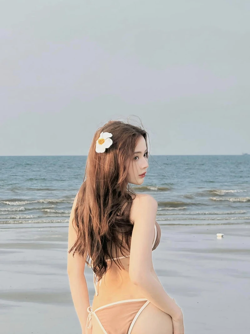 Hình ảnh gái đẹp mặc bikini thu hút ánh nhìn với nét đẹp tự nhiên