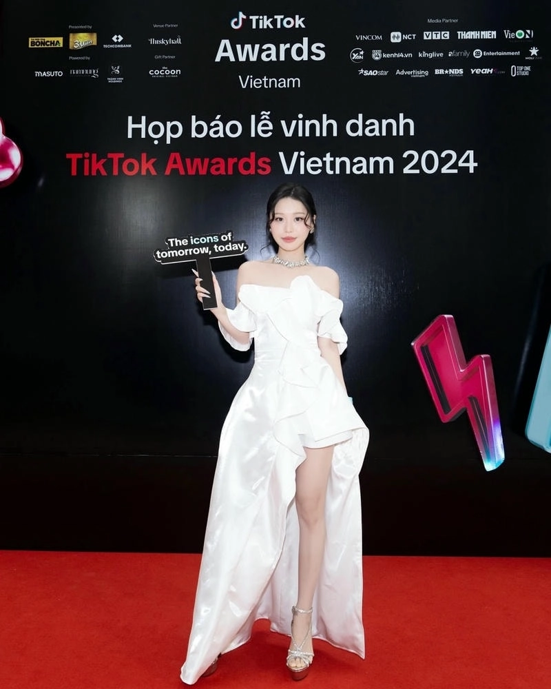 Thưởng thức ca khúc xin đừng nhấc máy Han Sara