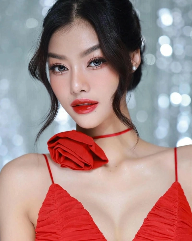 Hình ảnh rạng rỡ đời thường của Lona Kiều