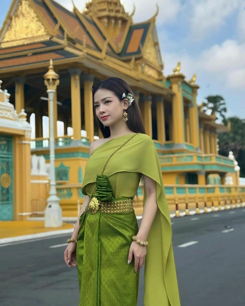 Tận hưởng bản hit Tay trái chỉ trăng Dương Hoàng Yến