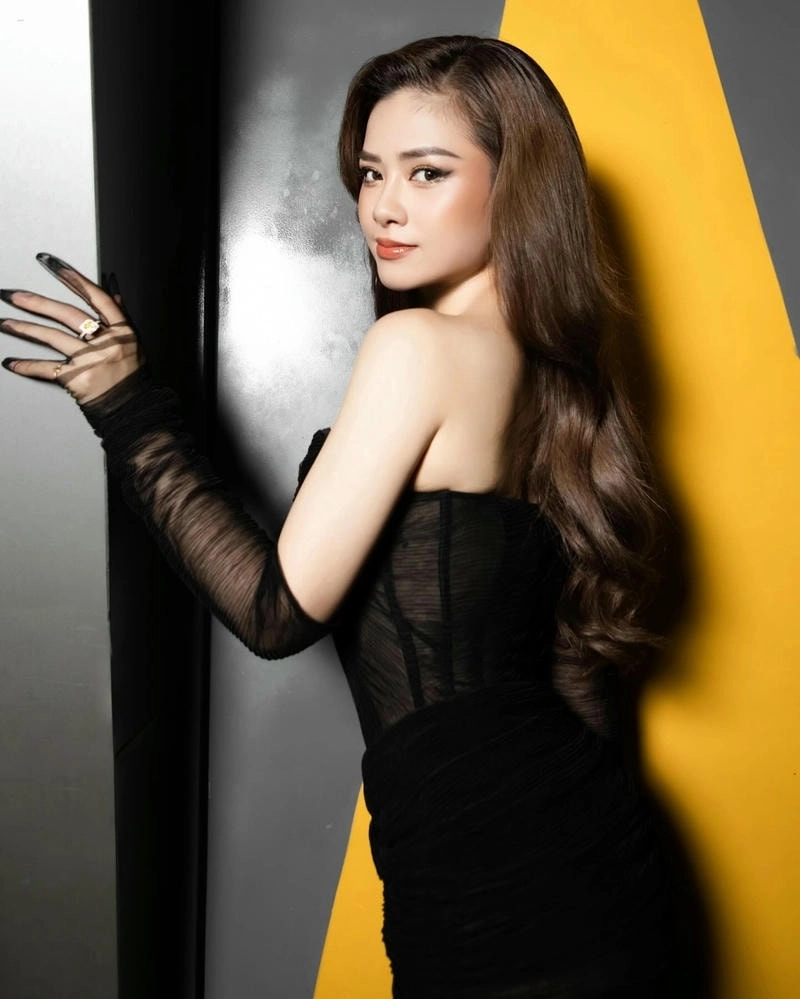 Hình ảnh lung linh trong Chiếc khăn piêu Dương Hoàng Yến