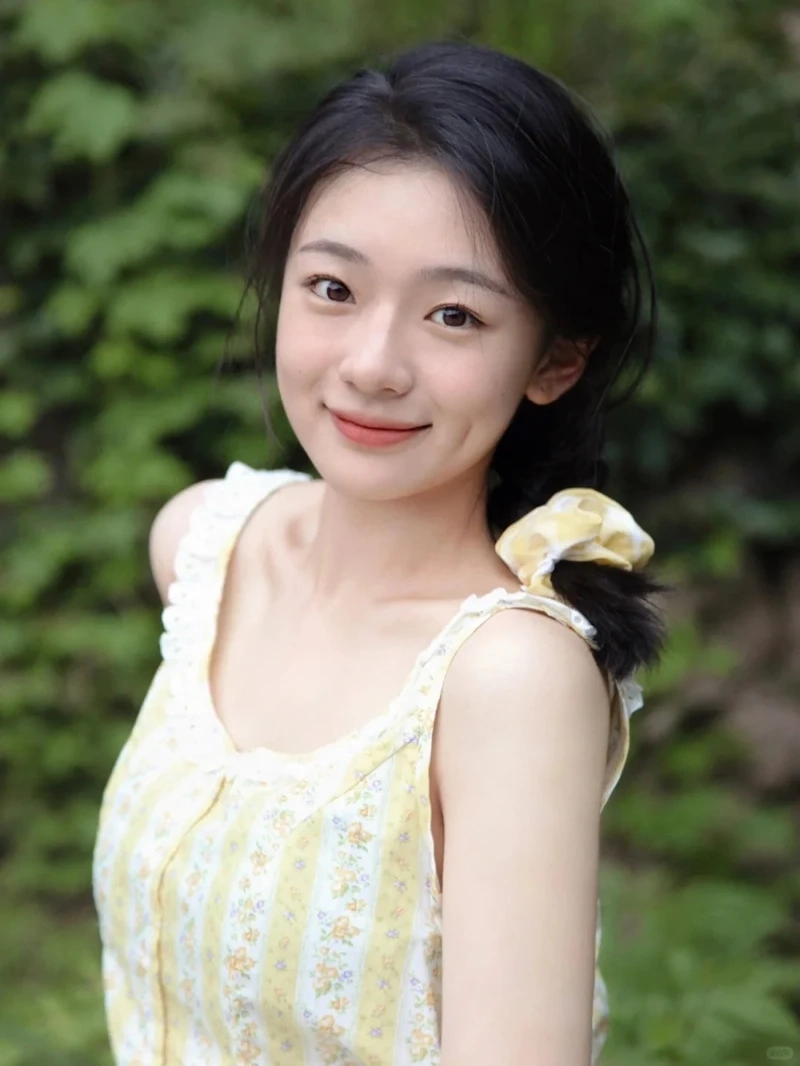 Top gái xinh má lúm selfie siêu hút like