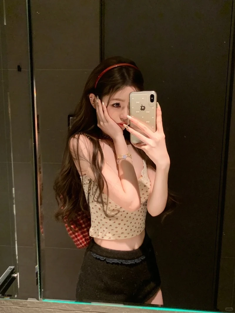 Ngắm ngay gái xinh chụp gương cute siêu dễ thương
