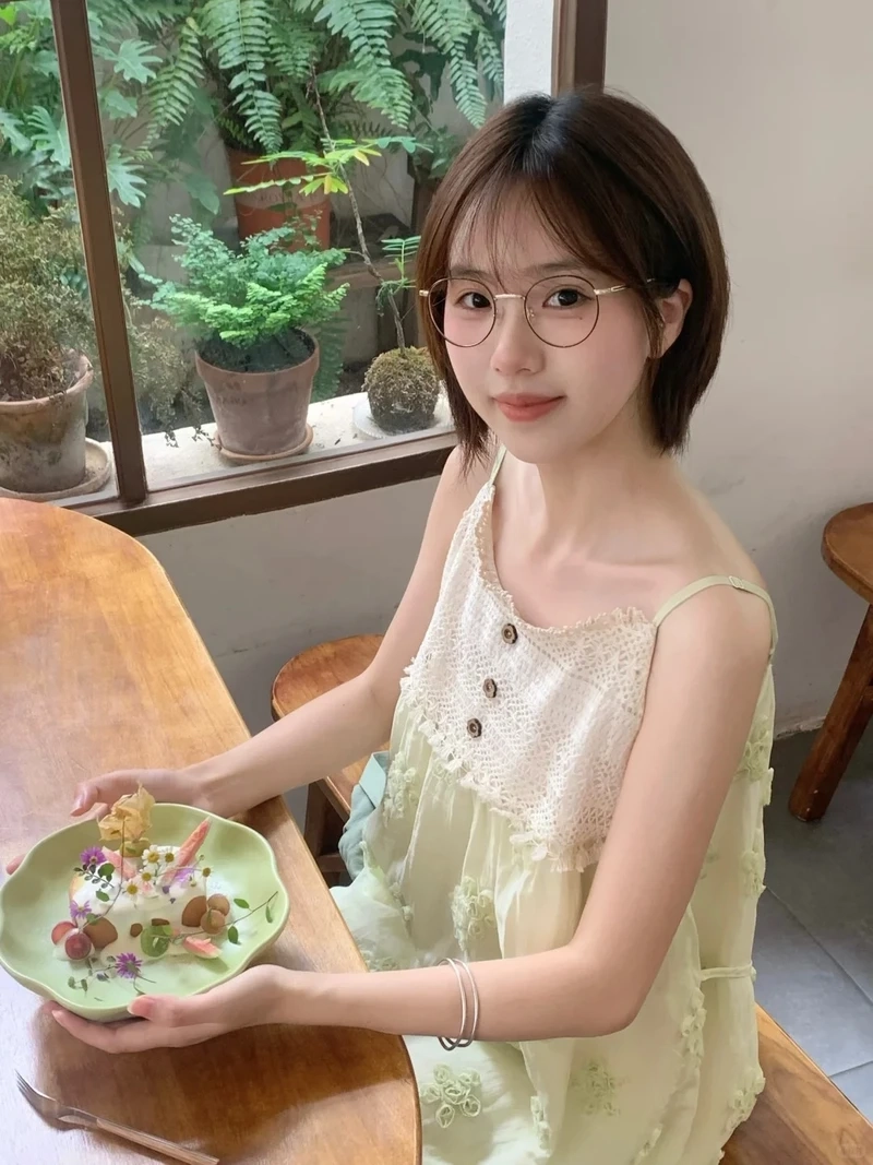 Top gái xinh tóc ngắn instagram đang viral